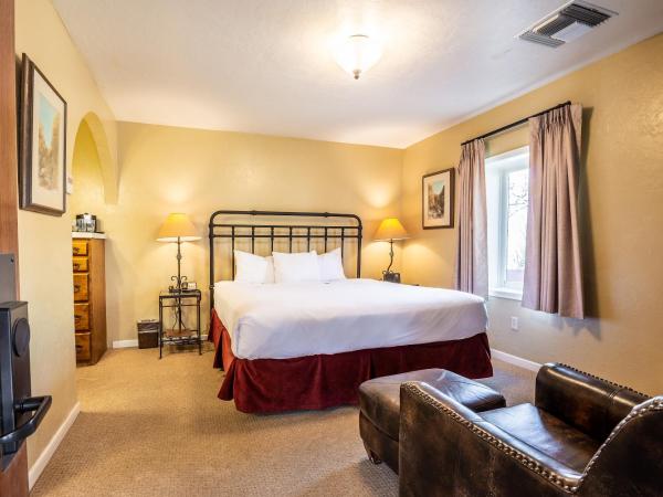 Tanque Verde Guest Ranch : photo 2 de la chambre hébergement lit king-size - desert garden salas