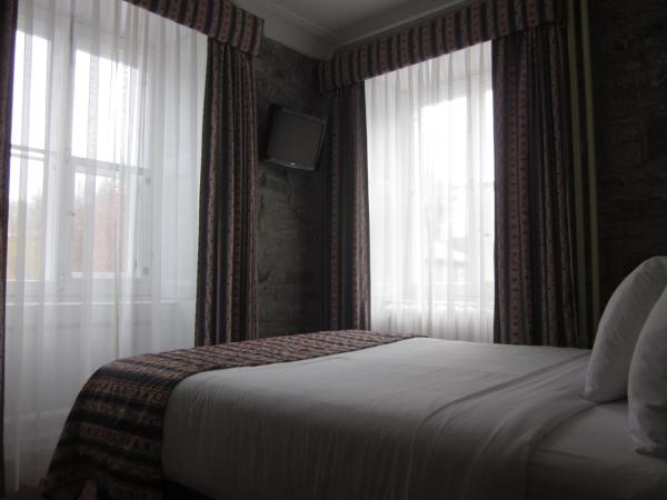 Hôtel Manoir de l'Esplanade : photo 4 de la chambre chambre deluxe avec 2 lits queen-size