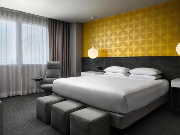 Hyatt Regency Los Angeles International Airport : photo 1 de la chambre suite lit king-size