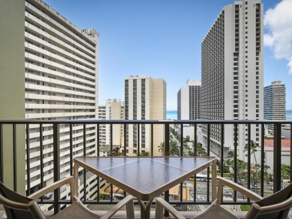 Aston Waikiki Sunset : photo 7 de la chambre suite 1 chambre avec vue partielle sur l'océan