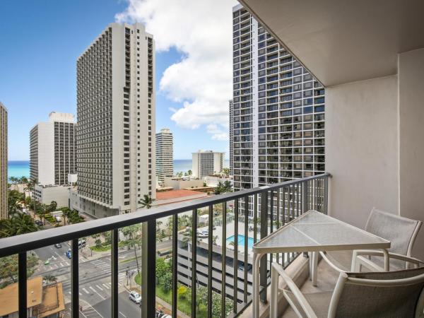 Aston Waikiki Sunset : photo 6 de la chambre suite 1 chambre avec vue partielle sur l'océan