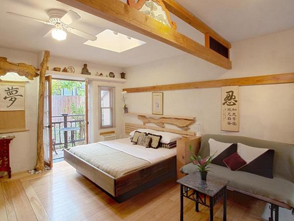 Les Artistes Inn : photo 5 de la chambre chambre lit king-size - vue sur jardin