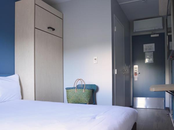 Hotel Ibis Budget Fecamp : photo 6 de la chambre chambre double avec lit pliant