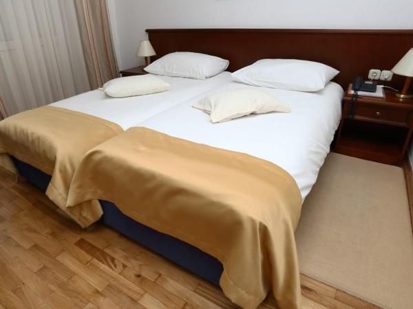 Heritage Hotel Vila Sikaa : photo 1 de la chambre chambre lits jumeaux avec balcon