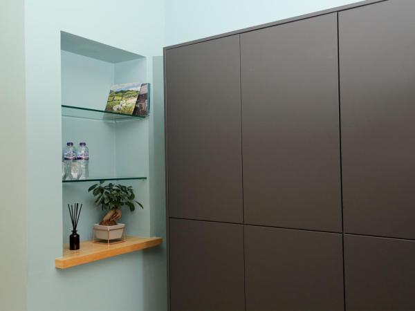 Revolver : photo 3 de la chambre solo kapuseru capsule in a suite for 8 - shared facilities 