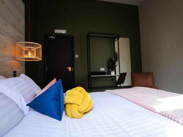 Revolver : photo 5 de la chambre king bed - private ensuite facilities