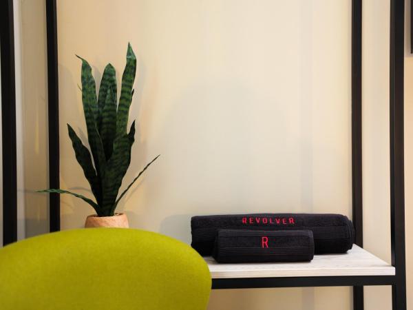 Revolver : photo 3 de la chambre private double bed - shared facilities 