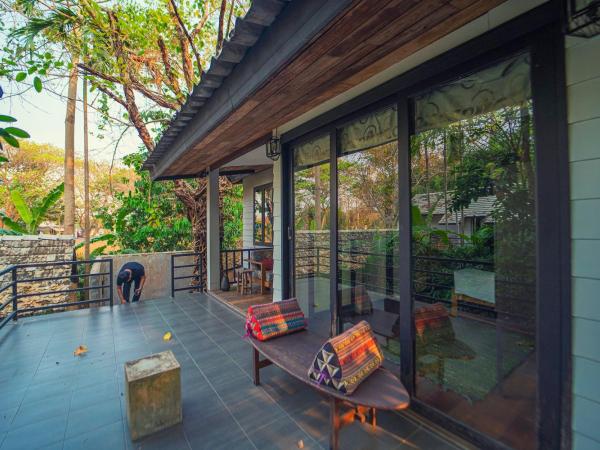 Baan Suan Residence เฮือนพักบ้านสวน : photo 8 de la chambre family private villa with airport transfer