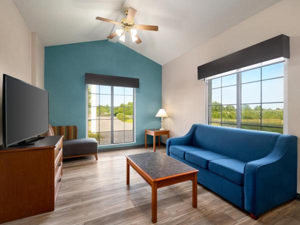 La Quinta Inn by Wyndham Columbus Airport Area : photo 9 de la chambre suite lit king-size – non-fumeurs