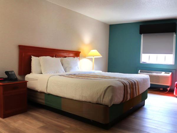 La Quinta Inn by Wyndham Columbus Airport Area : photo 10 de la chambre chambre lit king-size deluxe