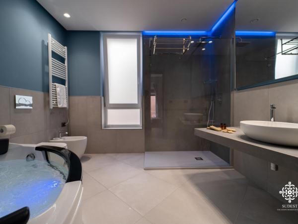 Matteotti Luxury Residence : photo 4 de la chambre appartement supérieur avec jacuzzi