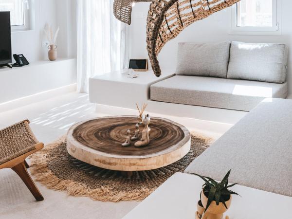 Cocopalm Villas Naxos : photo 10 de la chambre villa 3 chambres et appartement 2 chambres avec piscine privée et bain à remous