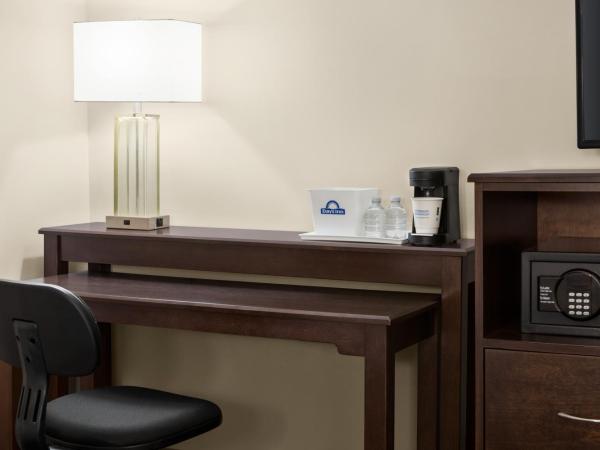 Days Inn by Wyndham Philadelphia Convention Center : photo 3 de la chambre chambre double affaires avec 2 lits doubles - non-fumeurs