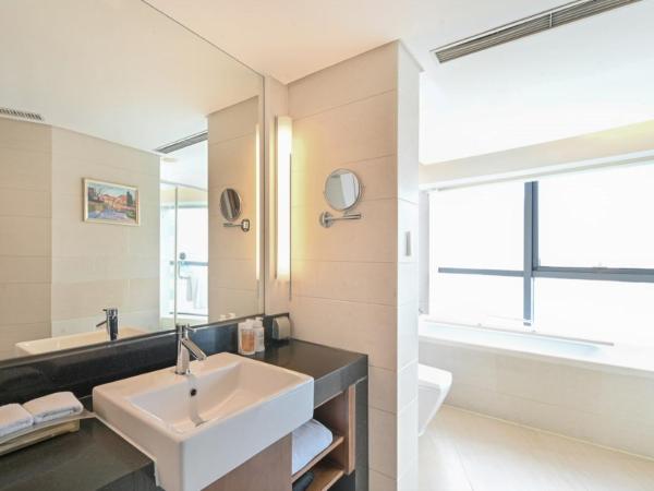 Holiday Inn Qingdao City Center, an IHG Hotel - May 4th Square : photo 5 de la chambre chambre d'angle premium lit king-size 