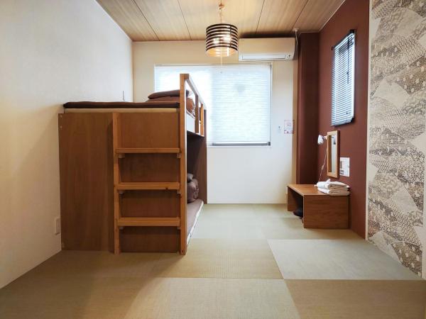 USJに一番近いゲストハウス J-Hoppers Osaka Universal : photo 7 de la chambre chambre simple avec salle de bains commune