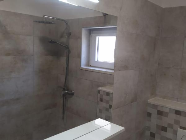 Apartmani Diki : photo 1 de la chambre appartement avec balcon