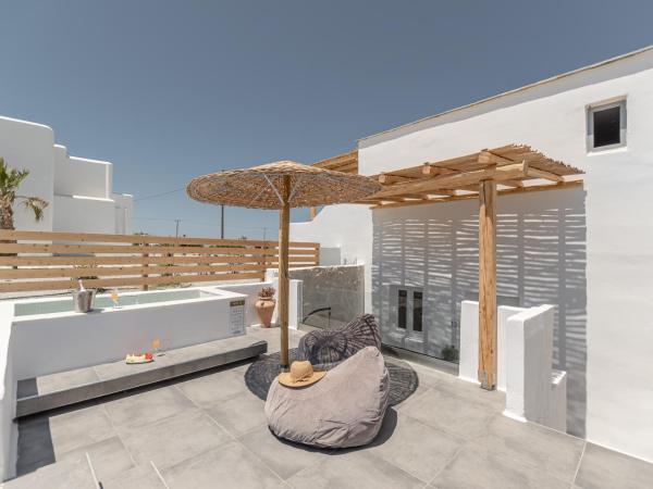 Naxos Finest Hotel & Villas : photo 3 de la chambre  junior suite with private veranda & outdoor hot tub | semi-basement