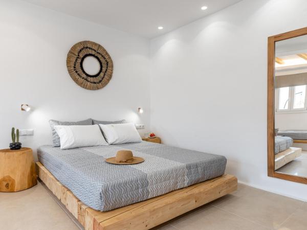 Naxos Finest Hotel & Villas : photo 5 de la chambre  junior suite with private veranda & outdoor hot tub | semi-basement