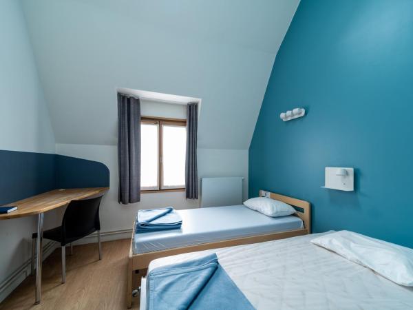 Adveniat Paris : photo 2 de la chambre lit dans dortoir masculin de 3 lits