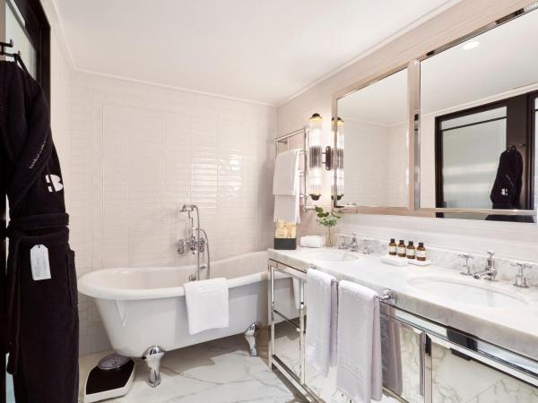 BLESS Hotel Madrid - The Leading Hotels of the World : photo 7 de la chambre suite - vue sur jardin