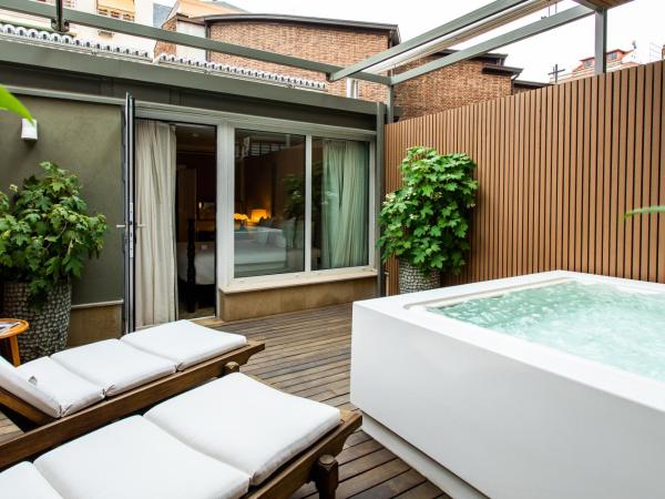 BLESS Hotel Madrid - The Leading Hotels of the World : photo 7 de la chambre villa avec baignoire spa et terrasse