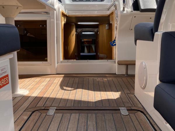 Entire Boat at St Katherine Docks 2 Available select using room options : photo 2 de la chambre cabine de bateau supérieure