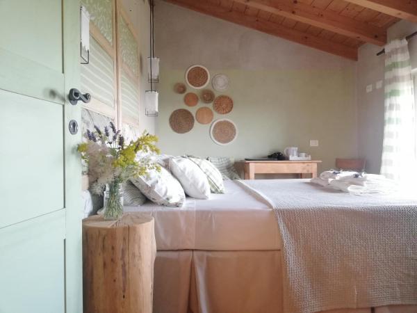 B&B Cà Montemezzano : photo 2 de la chambre chambre double avec salle de bains privative