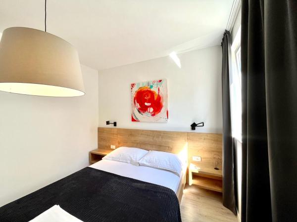 Apartments and Rooms Mateša : photo 2 de la chambre appartement - vue sur piscine