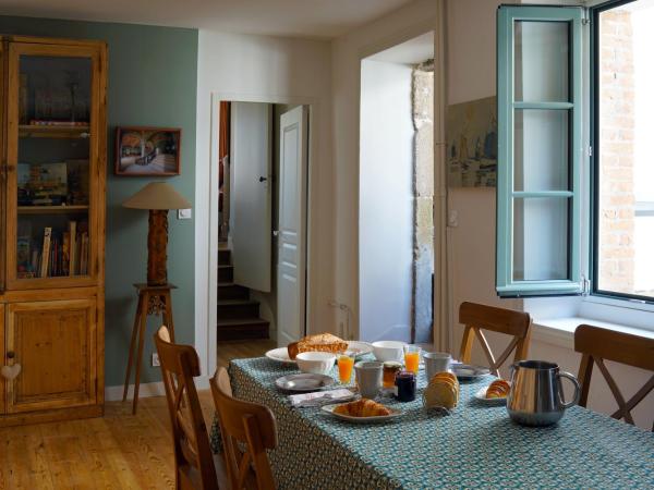 Contes à Rebours - Chambres d'hôtes : photo 1 de la chambre chambre double avec salle de bains privative séparée