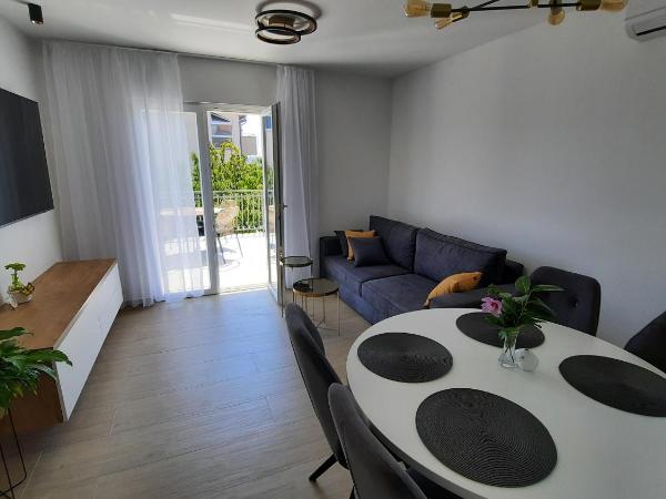 Apartments & Room Marina View : photo 4 de la chambre appartement avec balcon