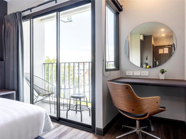 Sleep Mai Thapae Chiang Mai Old City Lifestyle Hotel - SHA Plus : photo 4 de la chambre chambre double avec balcon