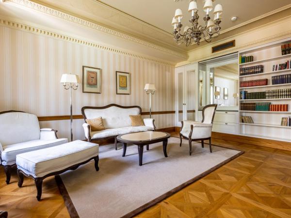 Grandhotel Pupp : photo 6 de la chambre suite dépendance pupp quisisana avec accès au centre de bien-Être