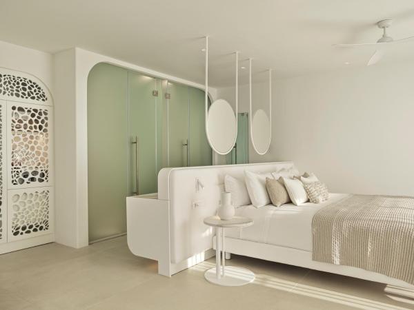 Lovia Mykonos : photo 1 de la chambre suite signature avec bain à remous - vue sur mer