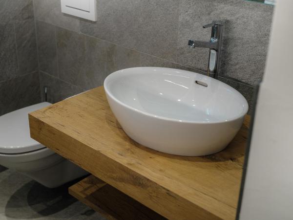 Hotel Bella Vista Zermatt : photo 8 de la chambre suite chalet avec chambres séparées et balcon