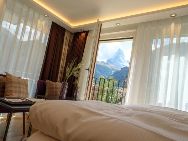 Hotel Bella Vista Zermatt : photo 2 de la chambre suite jardin avec terrasse - vue sur cervin