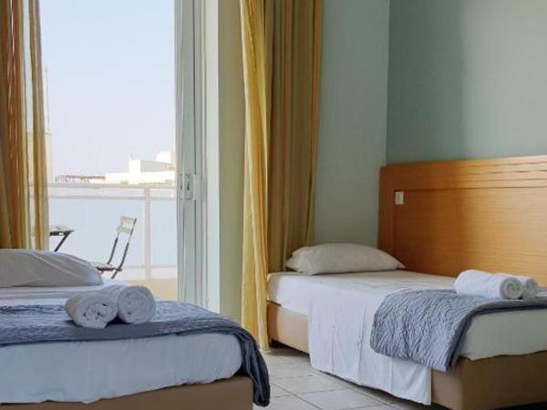 Yms studios : photo 8 de la chambre chambre lits jumeaux standard avec vue sur jardin