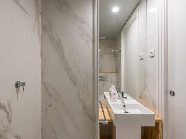 Serenata Boutique Rooms : photo 3 de la chambre chambre double avec salle de bains privative extérieure