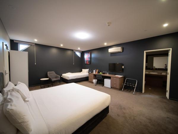 Sfera's Park Suites & Convention Centre : photo 3 de la chambre chambre lit king-size standard
