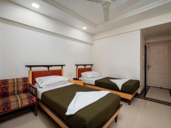 Hotel Balwas International : photo 3 de la chambre chambre lit king-size supérieure