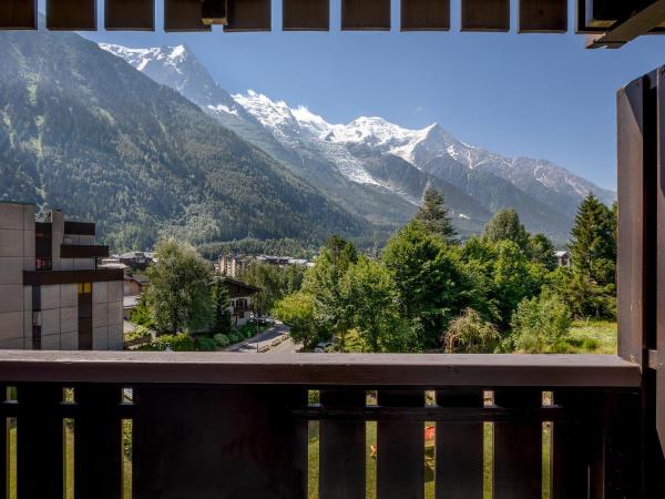 Chalet Hôtel Le Prieuré & Spa : photo 5 de la chambre chambre double ou lits jumeaux avec vue sur le mont blanc