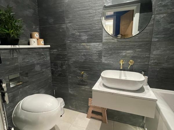 Coastline Retreats - Cloud9 Newly Renovated, Beautiful Ensuite Rooms Near Seafront in Town Centre, Netflix, SuperFast WiFi, Communal Kitchen : photo 3 de la chambre appartement 2 chambres