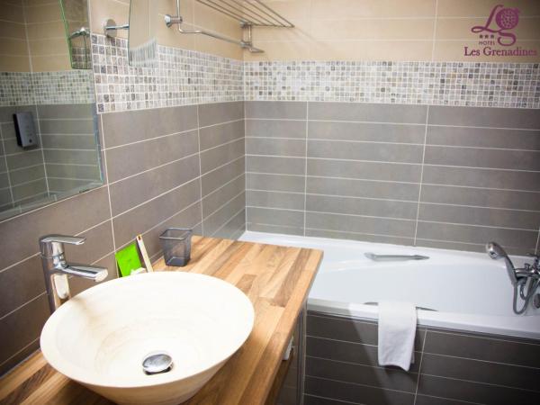 Hotel Les Grenadines : photo 6 de la chambre chambre familiale (2 adultes et 2 enfants)