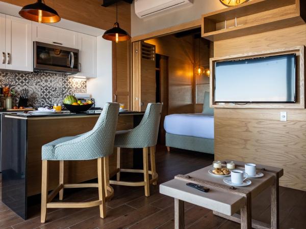 Pinnacle Resorts 179 - Adults Only : photo 5 de la chambre suite - vue sur mer