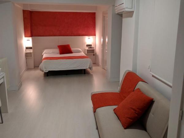 Emperatriz I : photo 5 de la chambre chambre lits jumeaux standard avec canapé