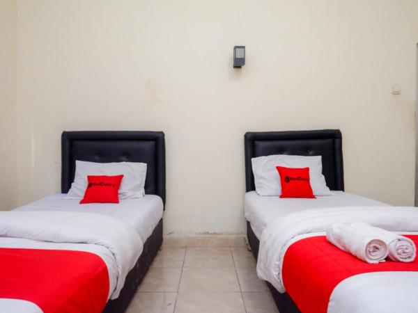 RedDoorz At Hotel Sartika Yogyakarta : photo 3 de la chambre chambre lits jumeaux