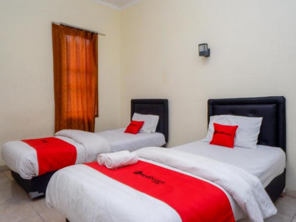 RedDoorz At Hotel Sartika Yogyakarta : photo 5 de la chambre chambre lits jumeaux