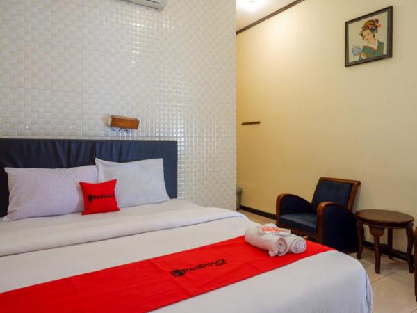 RedDoorz At Hotel Sartika Yogyakarta : photo 10 de la chambre chambre deluxe