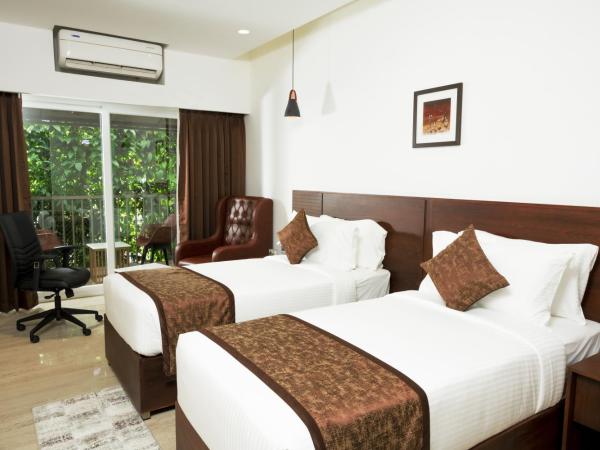 THE RUNWAY HOTEL : photo 4 de la chambre chambre lit king-size avec balcon