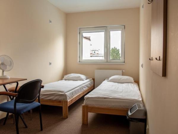 Luxhostel24 Warsaw : photo 2 de la chambre chambre double avec salle de bains privative