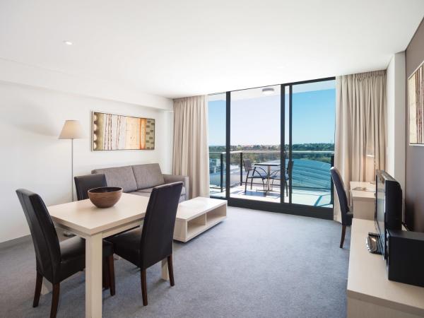 Oaks Adelaide Horizons Suites : photo 2 de la chambre one-bedroom apartment - north terrace